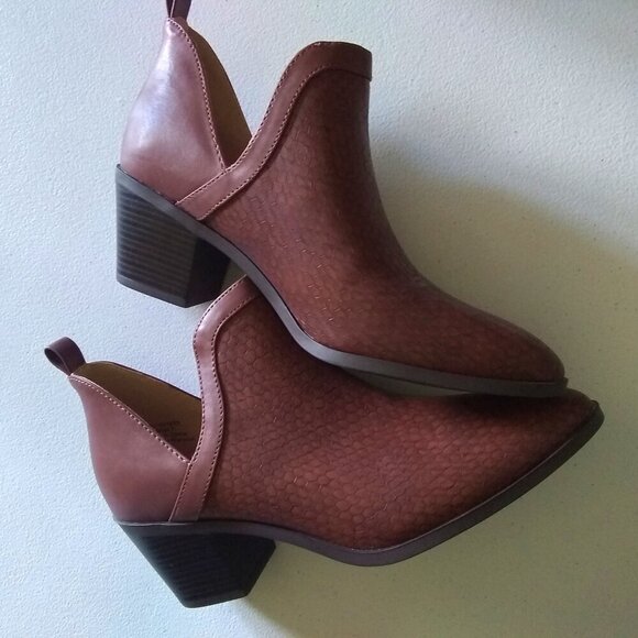 NWB ~ Sz 7 Block Heel! Brown Slip-On Ankle Booties ~ Journee Collection "Terri" - Picture 10 of 16
